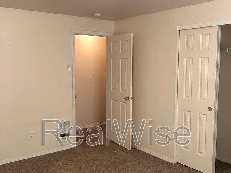 1231 SW 33rd St — Photo 11