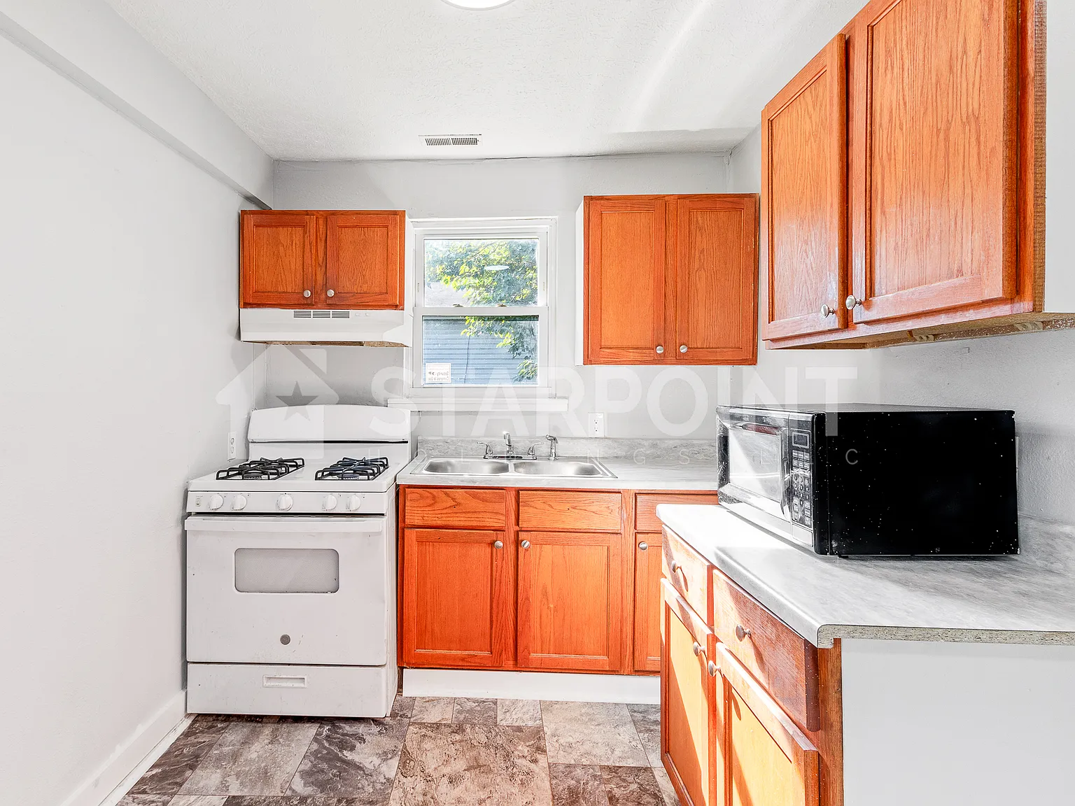 1611 West Kentucky St - 1 — Photo 3