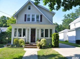 22 Jarvis Pl, Lynbrook, NY 11563