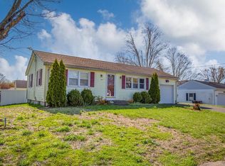 27 Pinehurst St, Westfield, MA 01085