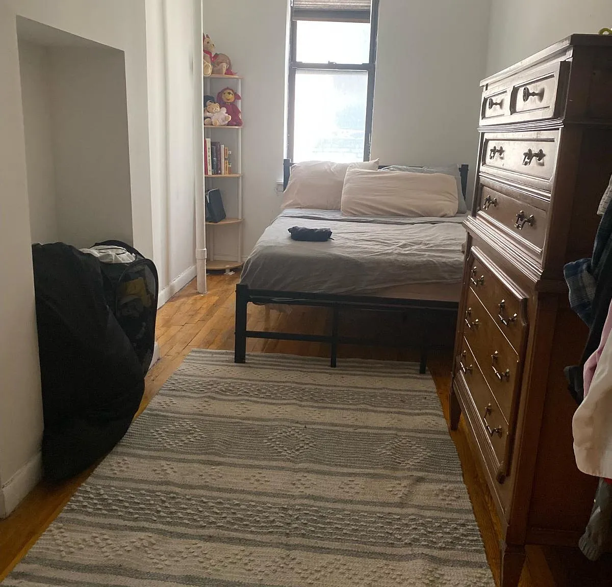 3 bed, 800 sqft, $1,200 — Photo 1