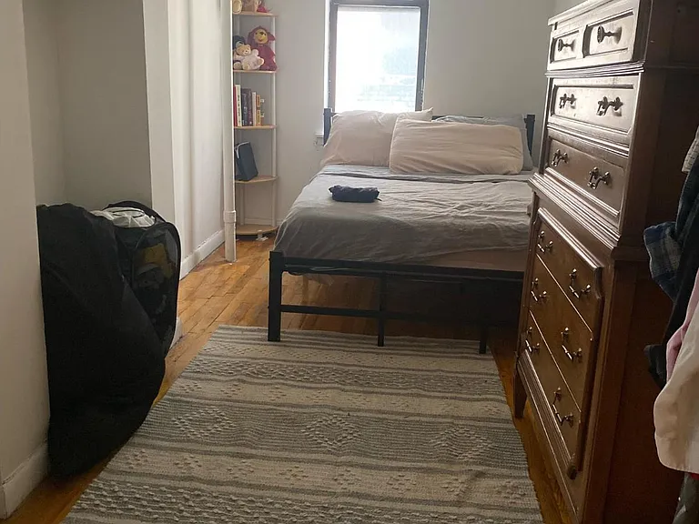 1899 Vyse Ave — Photo 1
