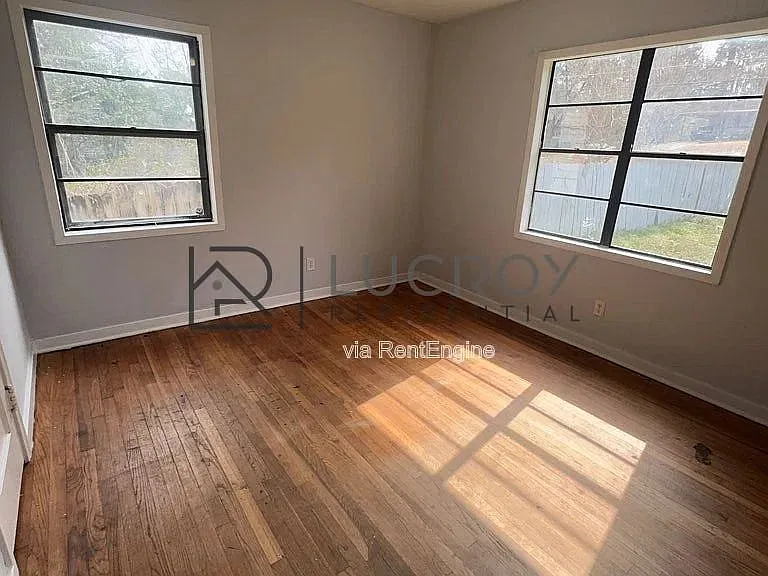 320 Lawrence Rd — Photo 16