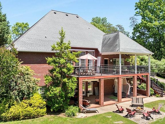 3rd image of 134 Brightmore Cir