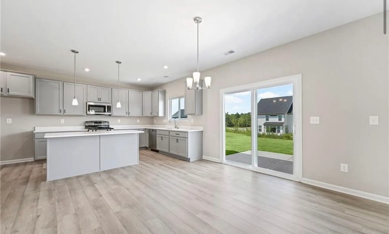 4 bed, 3156 sqft, $2,850 — Photo 3