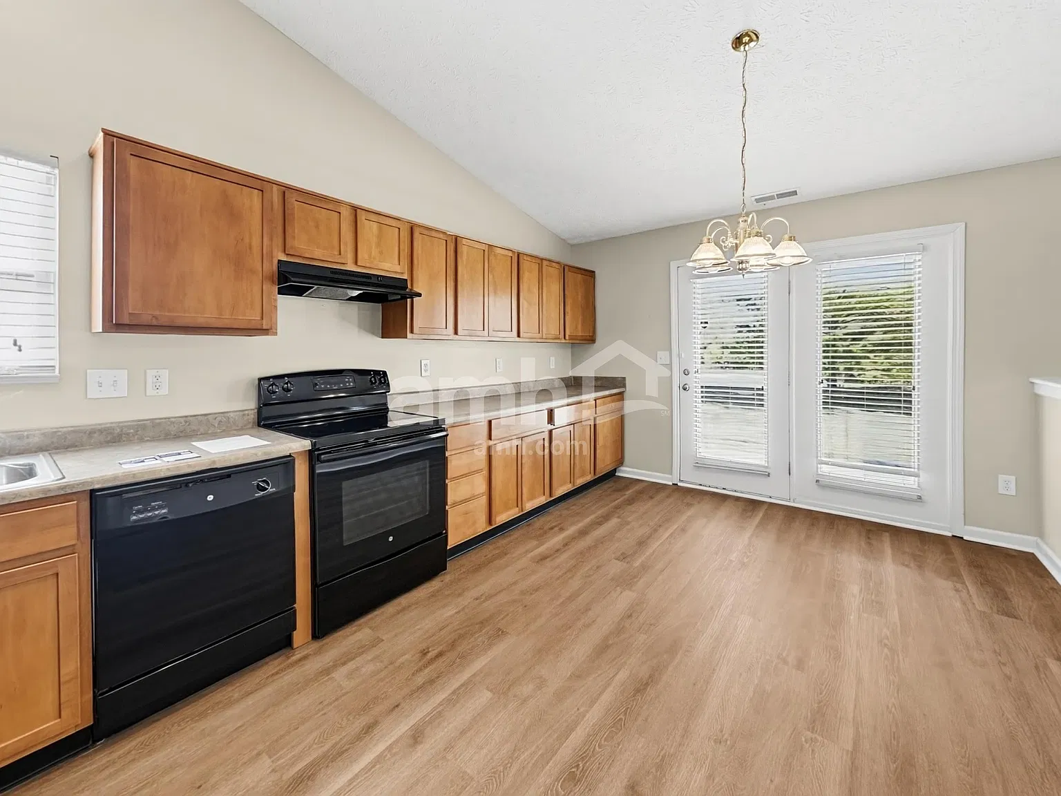 3 bed, 2.0 bath, 1698 sqft, $2,080 — Photo 3