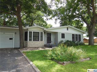 391 Oakcrest Dr, New Braunfels, TX 78130