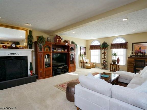 5th image of 1401 Bradford Ln
