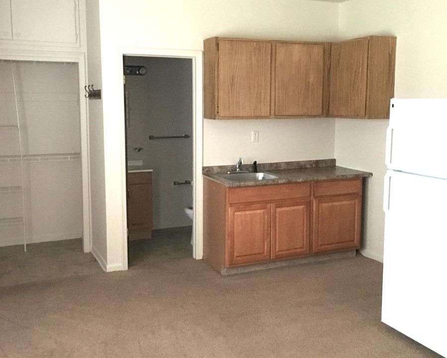 2nd image of 26987 Lanse Creuse St