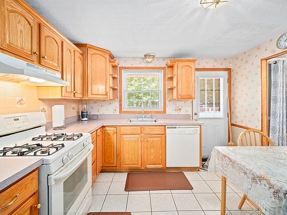 3rd image of 109 Darby Rd