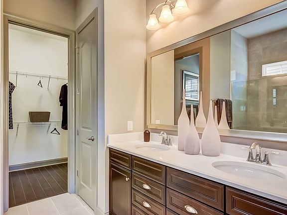 Dual sinks owner's spa bath