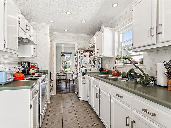 4th image of 813 Fairfax Dr
