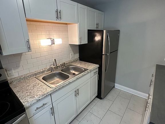 3rd image of 54 Euclid Ave