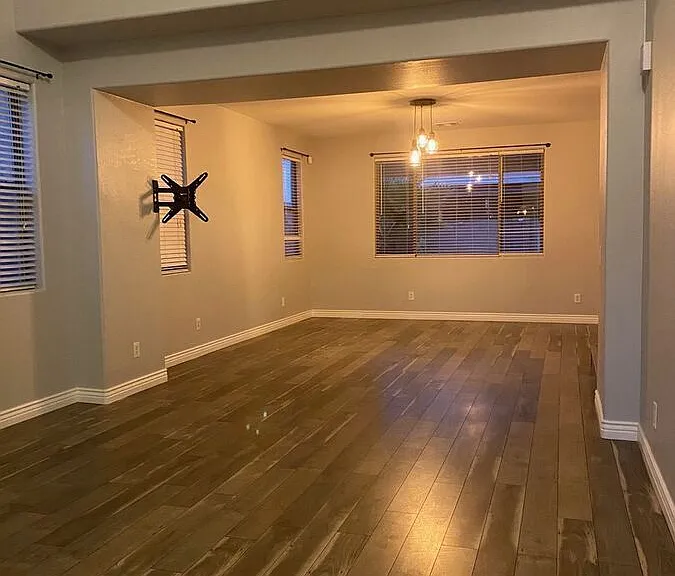 17648 W Lisbon Ln — Photo 3