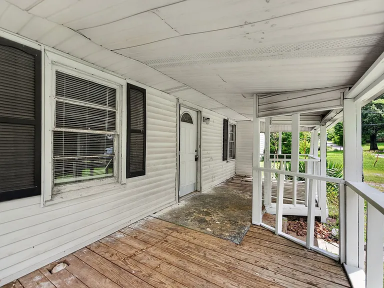 141 W Rossview Rd — Photo 5