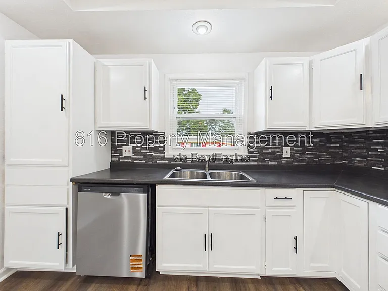 9109 E 44th St — Photo 8