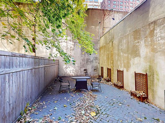 2nd image of 414 E 59th St