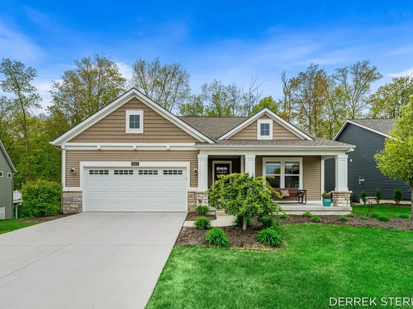 2062 Flowering Dr, Hudsonville, MI 49426