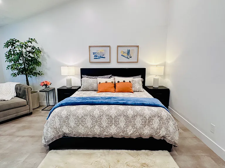 Prime Suite- Master bedroom
Cozy king bed