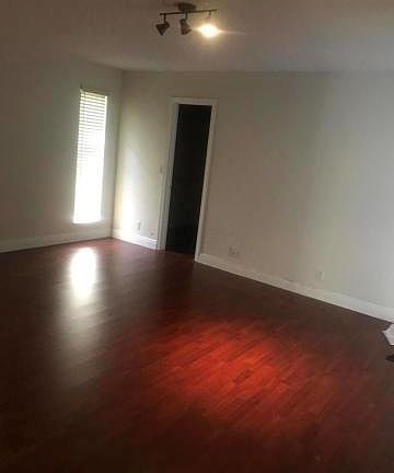 3rd image of 983 Ramblewood Dr