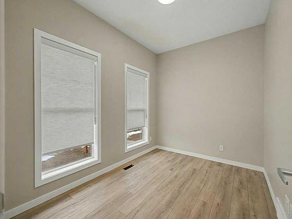 3rd image of 228 S Walgrove Way SE