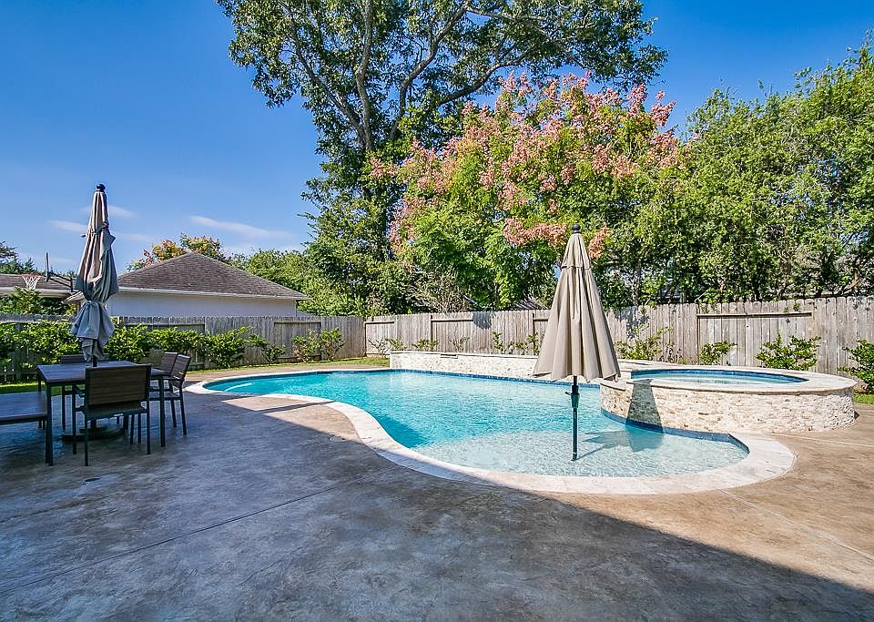 1st image of 8522 Old Quarry Dr