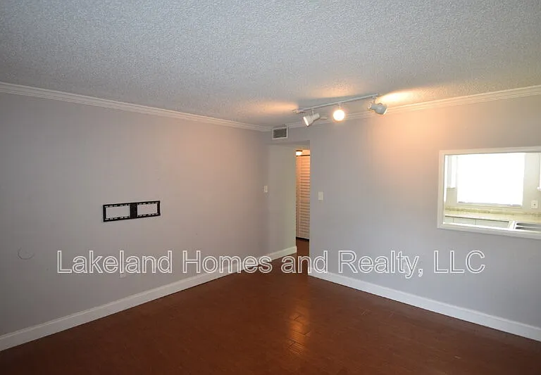1005 S New York Ave #7 — Photo 5