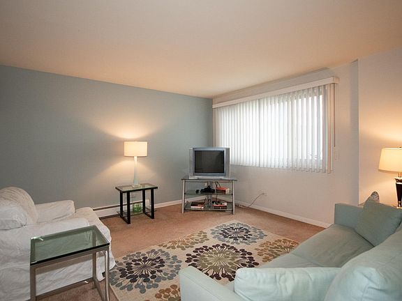 3rd image of 412 N Marion St APT 2C