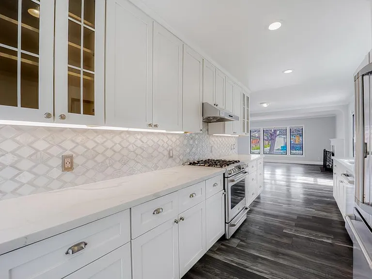 2239 Poplar Ave — Photo 6