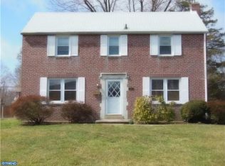 88 Colonial Park Dr, Springfield, PA 19064