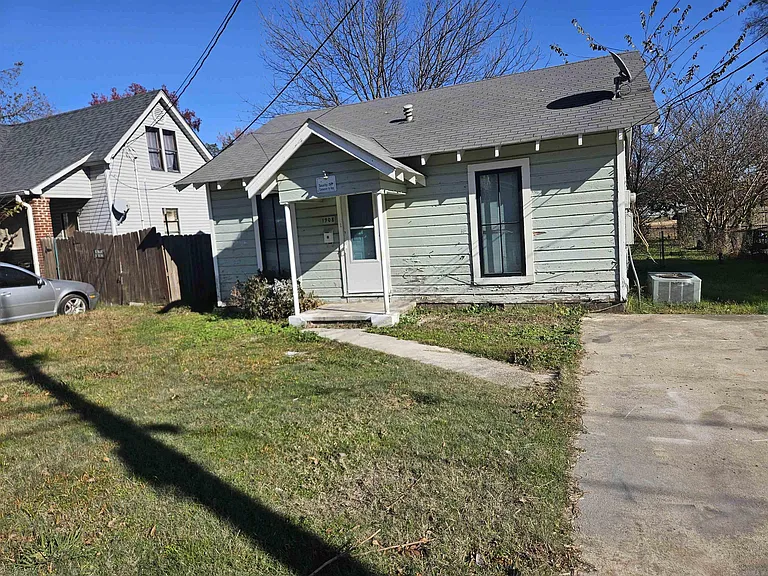 1908 Augusta St — Photo 2