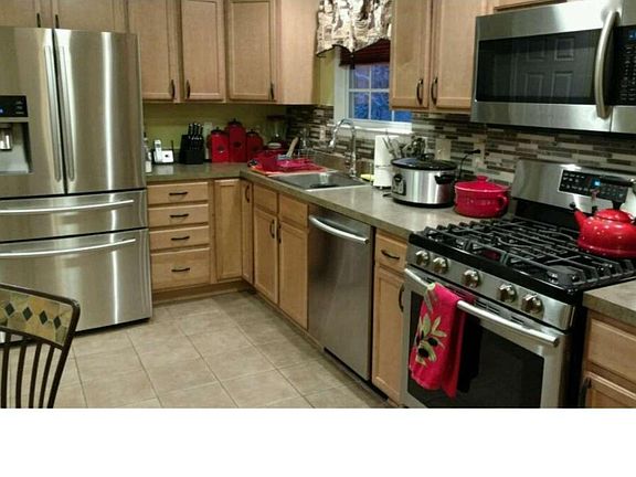 Kitchen upgraded appliances
