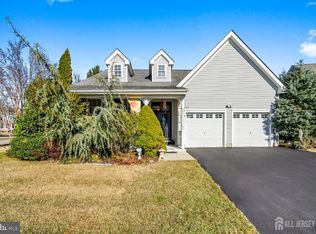 25 Hagerty Ln, Cranbury, NJ 08512