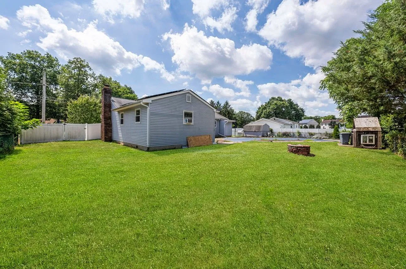 4 bed, 1596 sqft, $3,700 — Photo 2