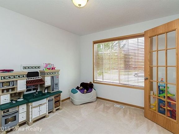 2nd image of 455 SE Carefree Ln