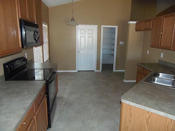 3rd image of 931 Brooke Forrest Dr