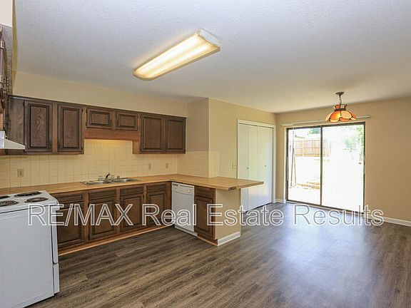 5th image of 815 S 28th St