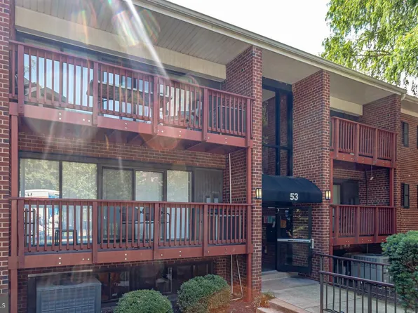 53 Skyhill Rd APT 103, Alexandria, VA 22314