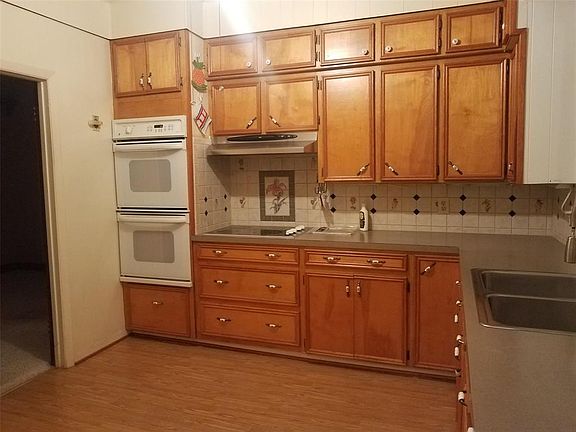 5th image of 108 Woodland St
