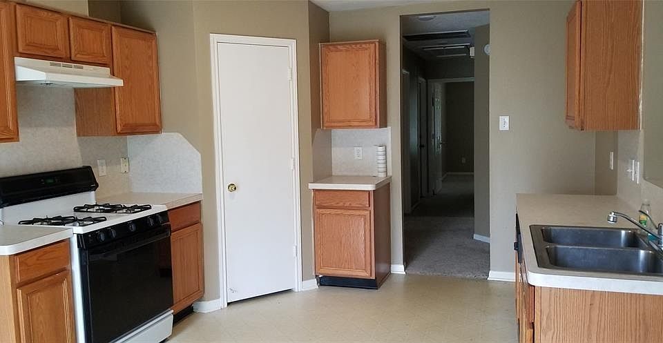1st image of 20418 White Poplar Dr