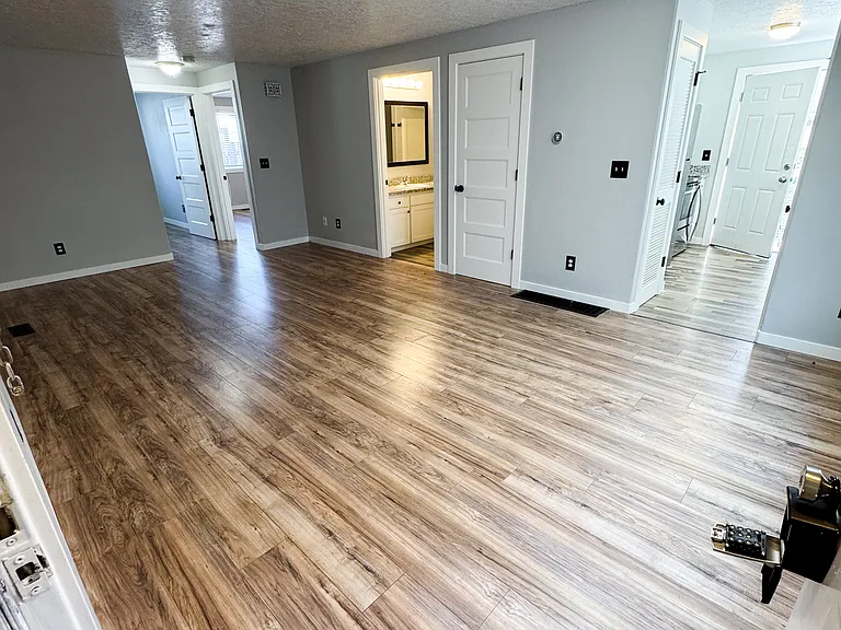 8244 SE Washington St — Photo 25