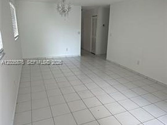 4th image of 830 W 75th St #830