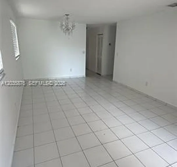 830 W 75th St #830 — Photo 4