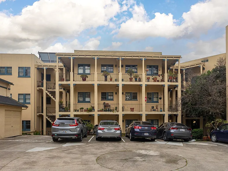 Garden Court — Photo 11