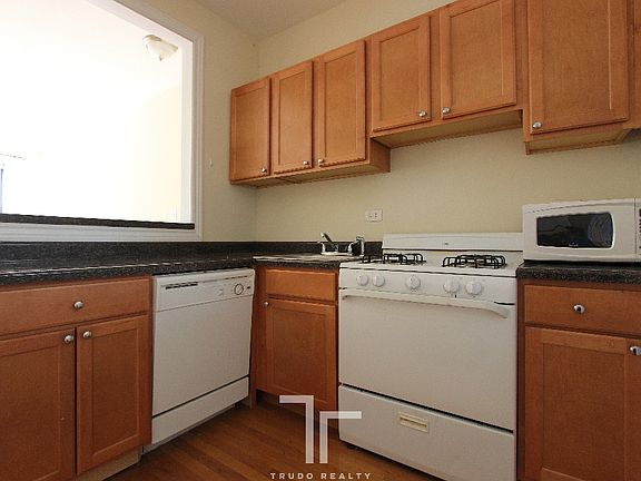 4th image of 719 W Barry Ave #721-2B