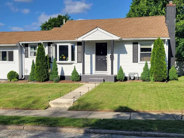 21 N Holly Ave, Maple Shade, NJ 08052