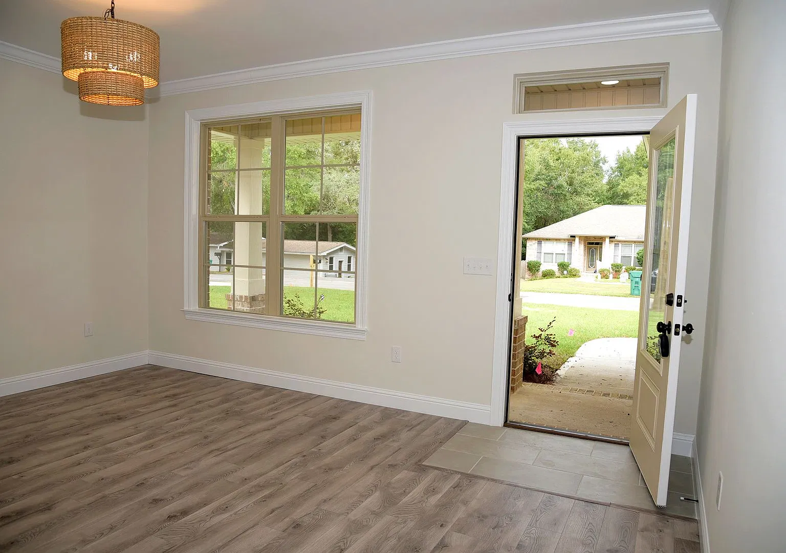 4 Bedroom in the Heart of Niceville! — Photo 2