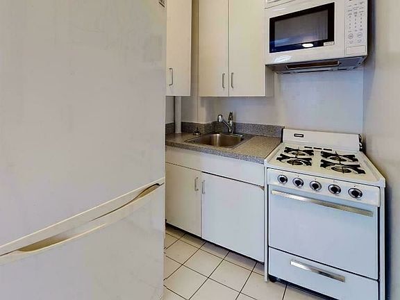 4th image of 571 3rd Ave APT 5