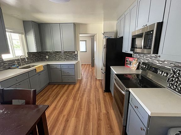 4th image of 121 S 200th St W