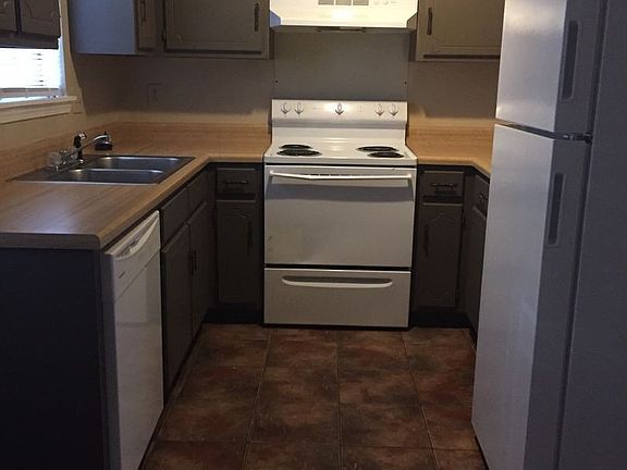 5th image of 123 Helen Cir APT B